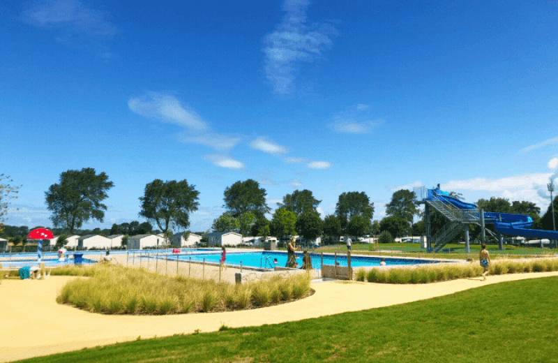 Kustpark nieuwpoort zwembaden en glijbaan